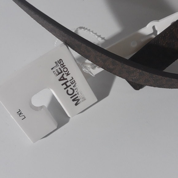 MICHAEL KORS BELT WALLET Size L/XL NWT. - Picture 7 of 9